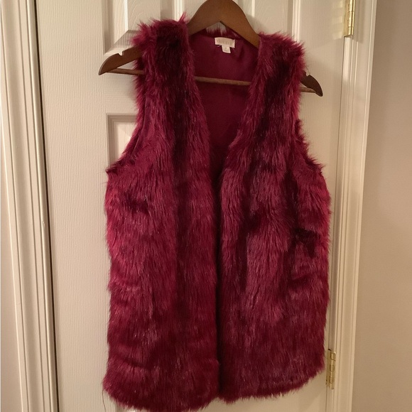 DECREE Burgundy Open Front Faux Fur Vest Size Medium - Picture 14 of 15